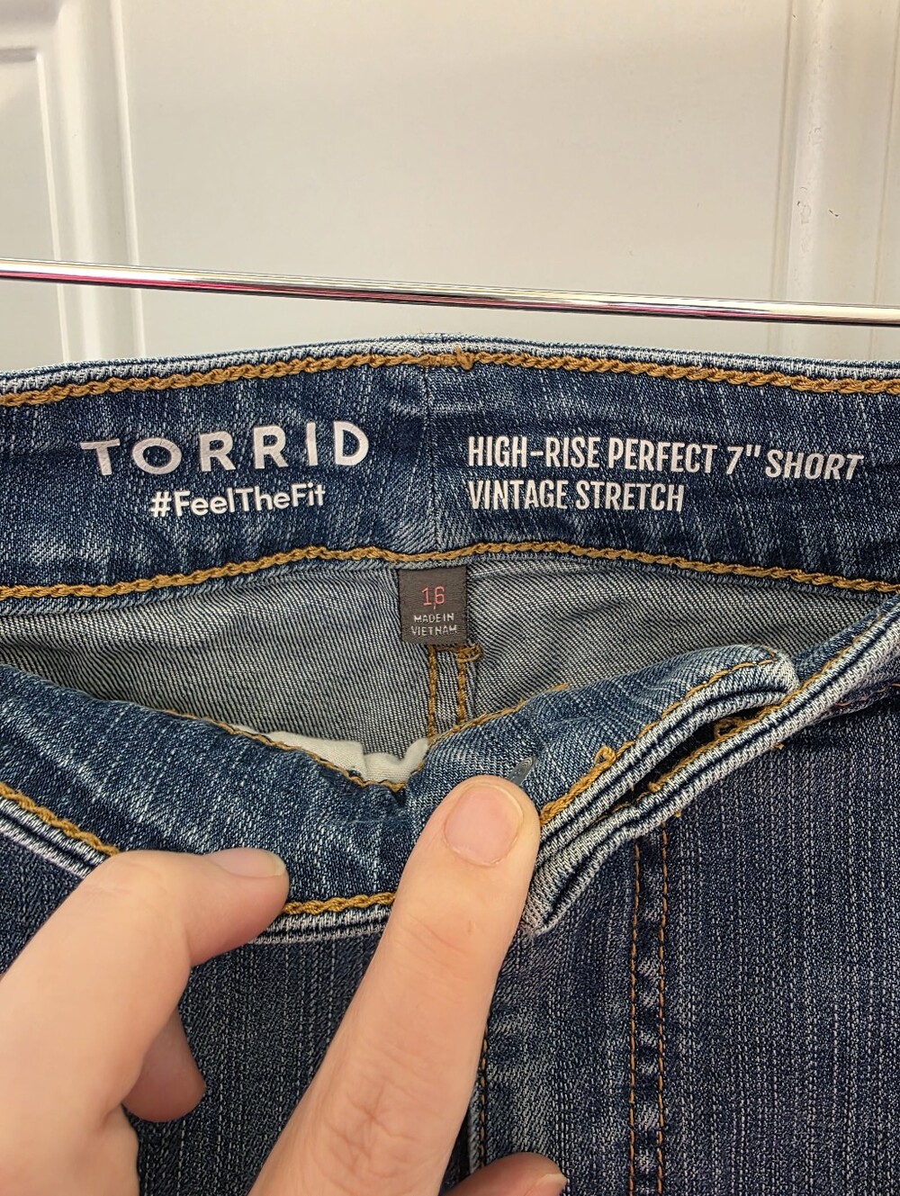 Torrid Denim Shorts Size 16 - Picture 3 of 4
